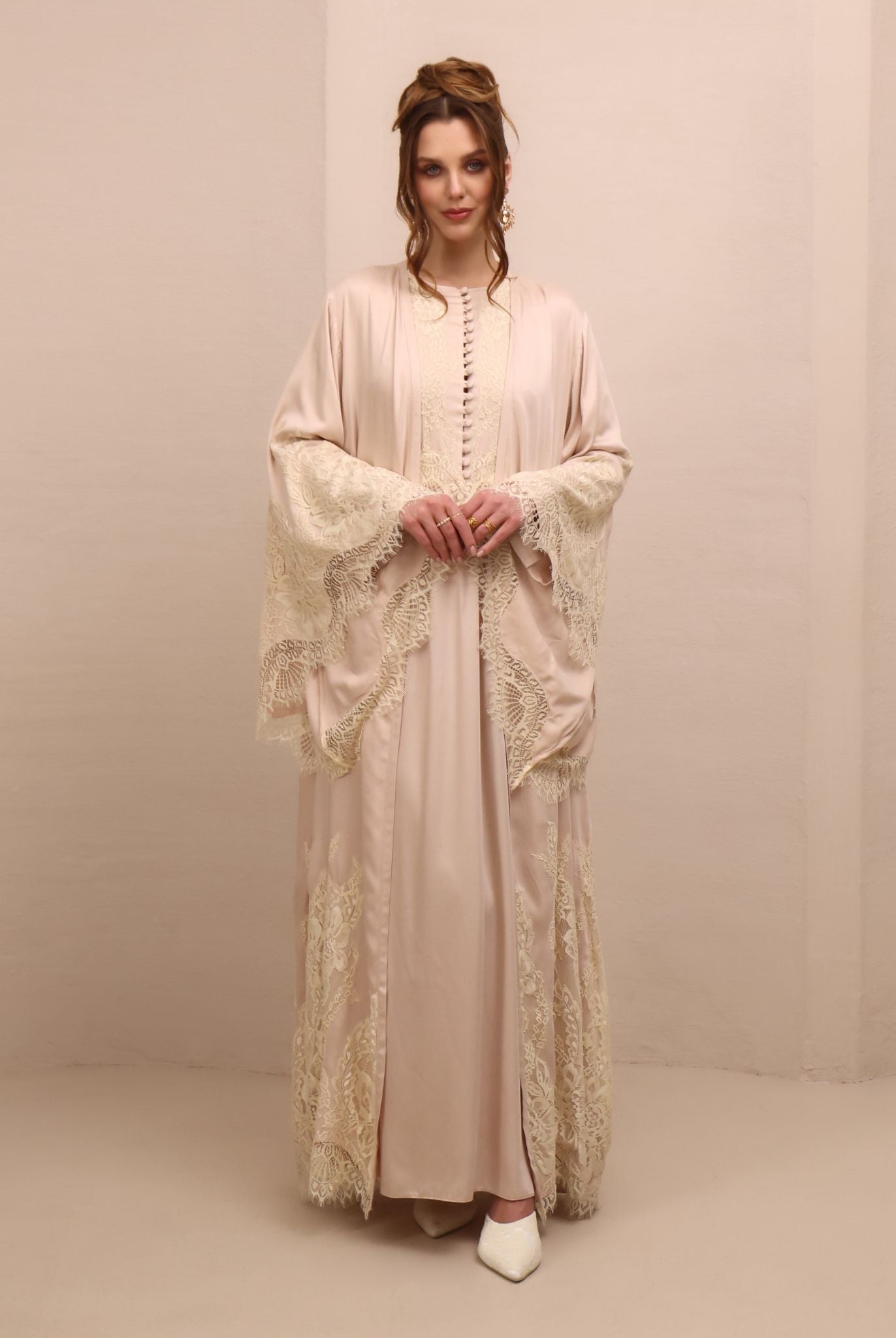 A serene static view of the duo, designed for those who appreciate refined, feminine aesthetics at home.