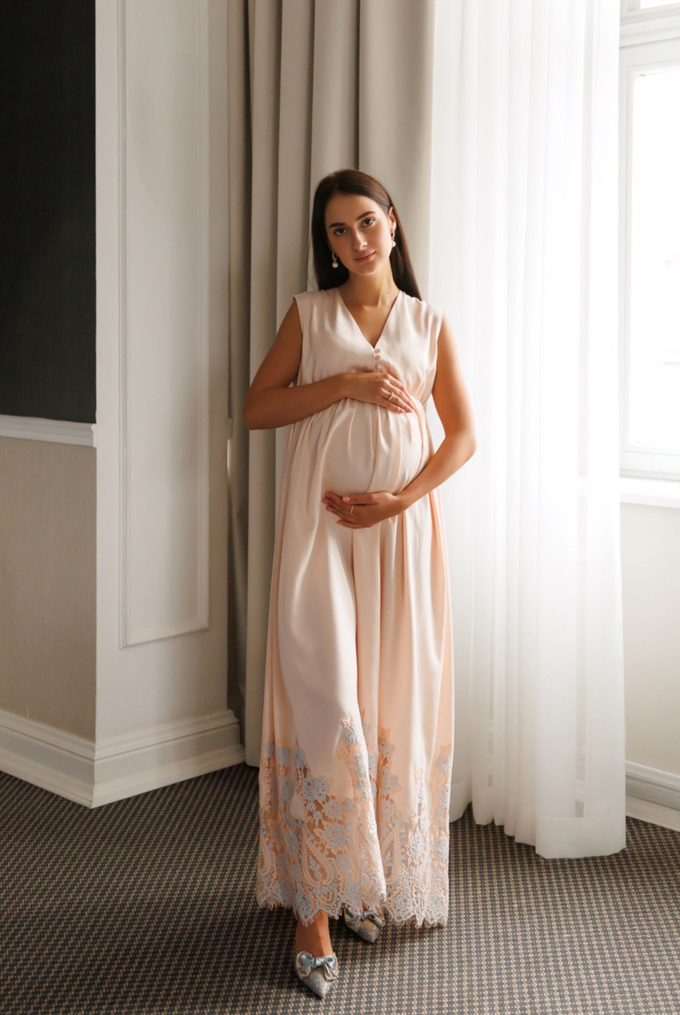 Frontal view of a cotton nightgown with an elastic under the bust, designed for maximum comfort and a flattering shape.