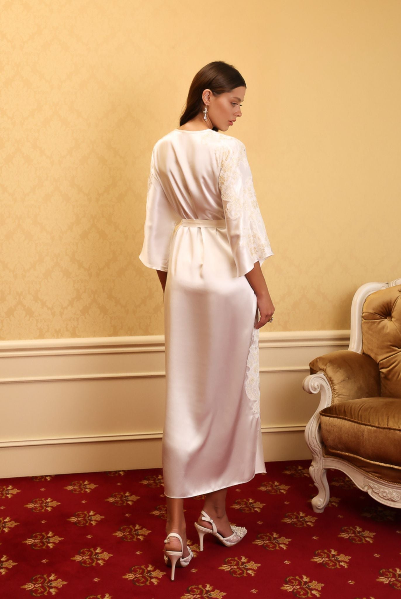 Model posing in kaftan with side slit and relaxed sleeves – KÂfemme