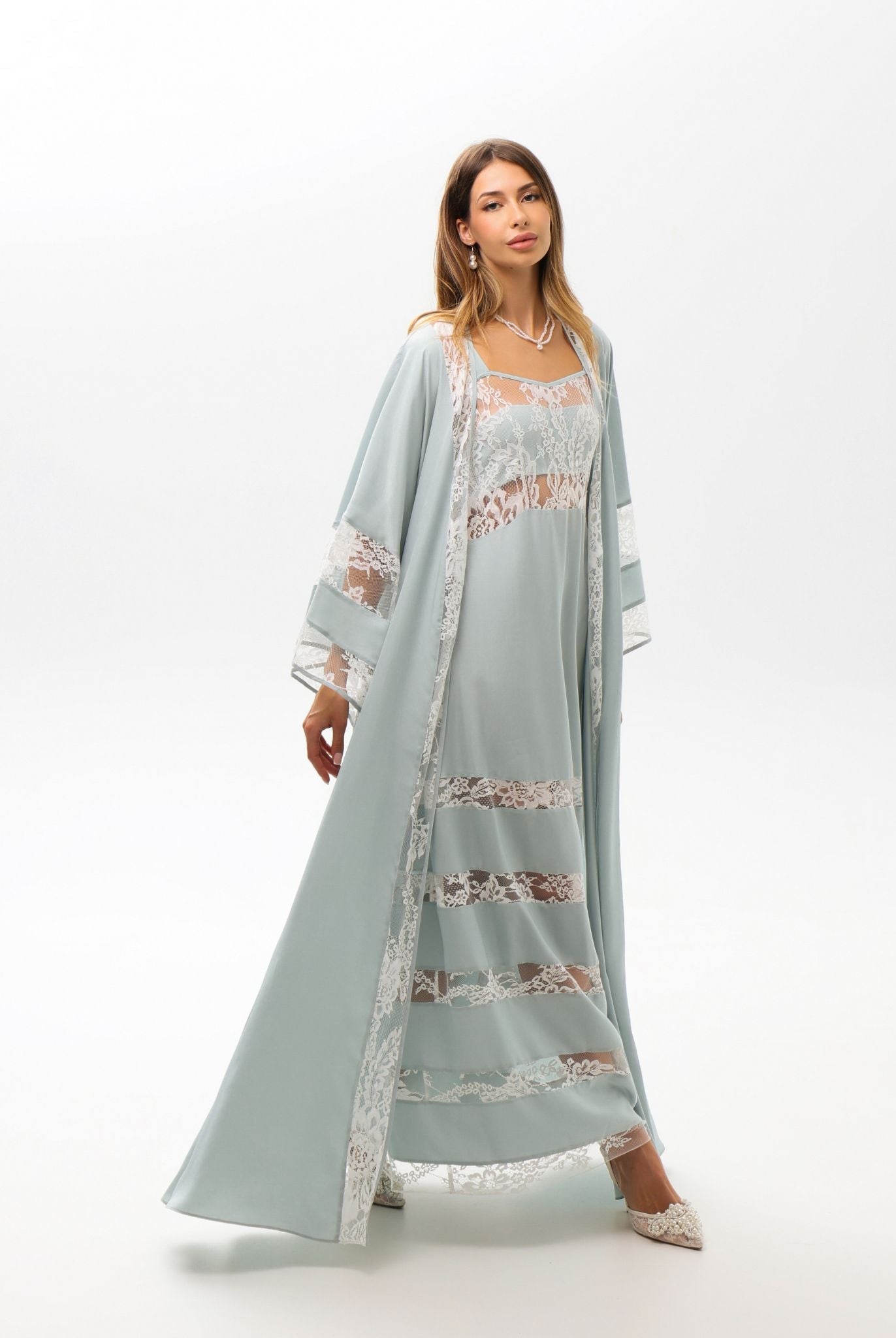 A side-way motion shot, capturing how the fluid viscose gently follows the body’s natural movement.