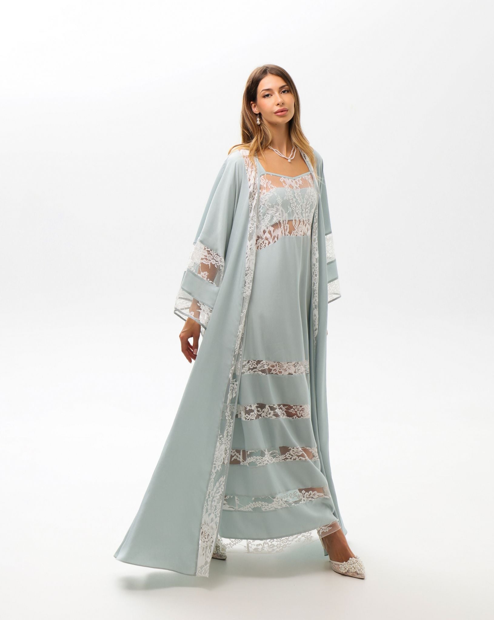 A side-way motion shot, capturing how the fluid viscose gently follows the body’s natural movement.