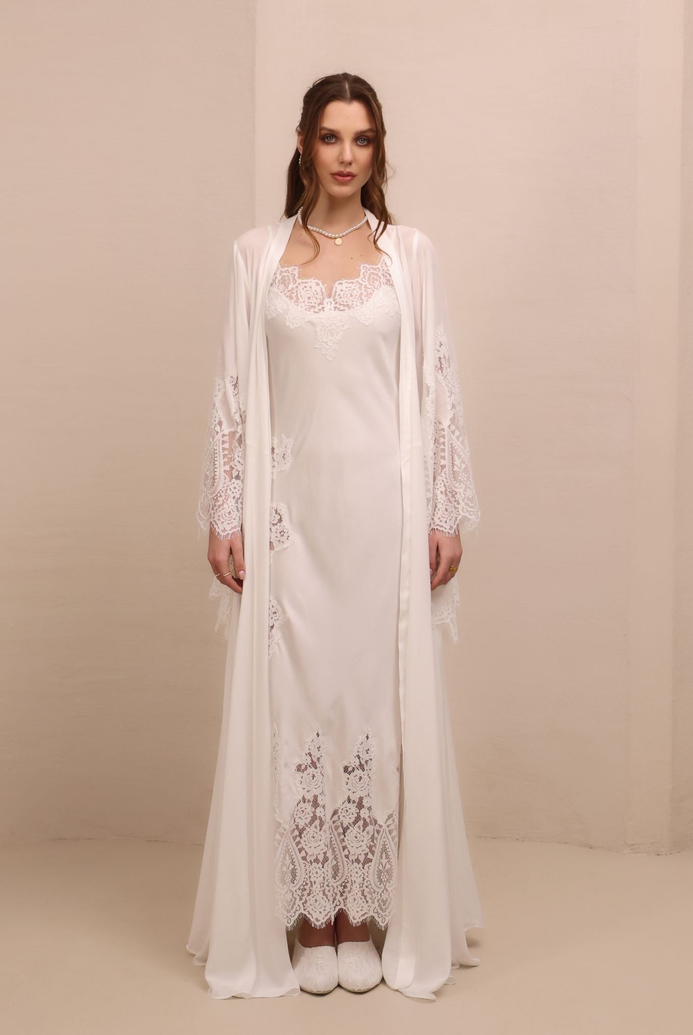 A static shot of the flowing long robe, designed to bring quiet beauty and a sophisticated look to daily relaxation.