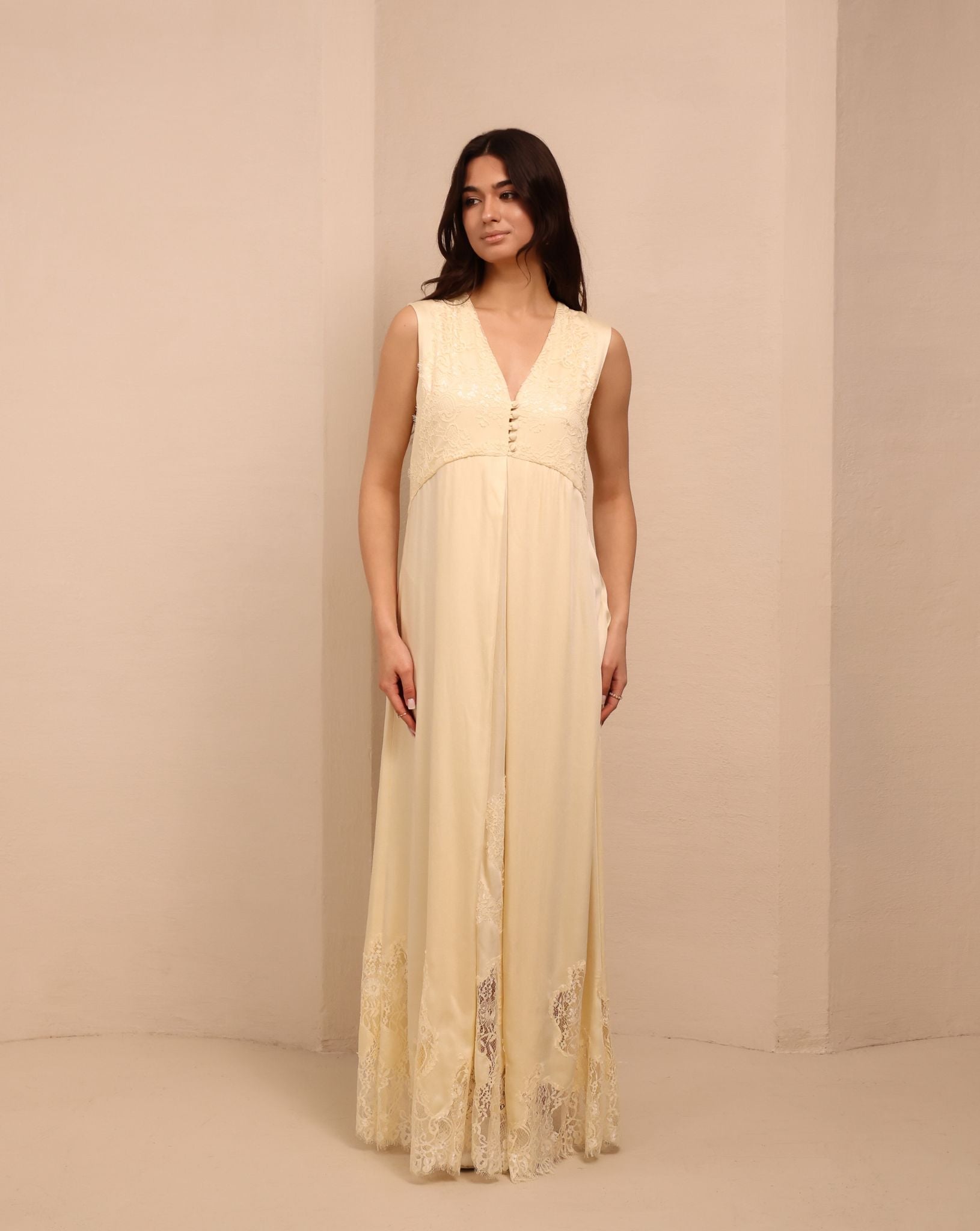 A static view of the sleeveless nightgown, featuring functional buttons at the neckline for effortless nursing.