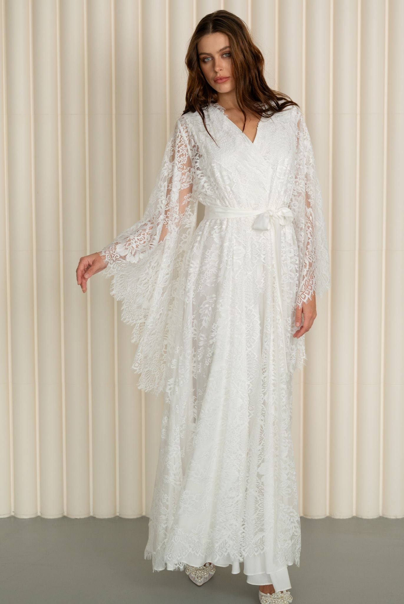 Lightweight lace robe and nightgown maternity set in white – Kafemme