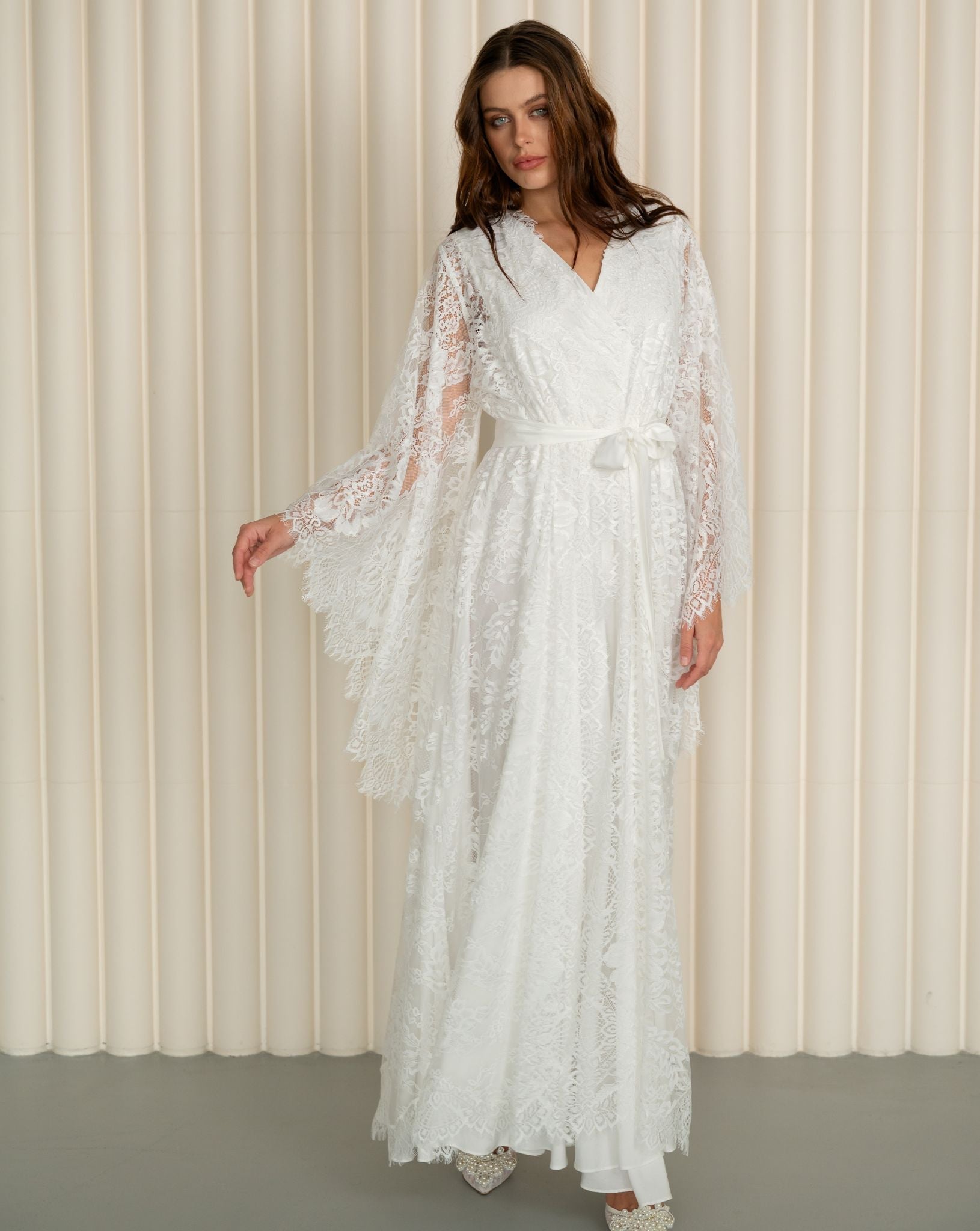 Lightweight lace robe and nightgown maternity set in white – Kafemme