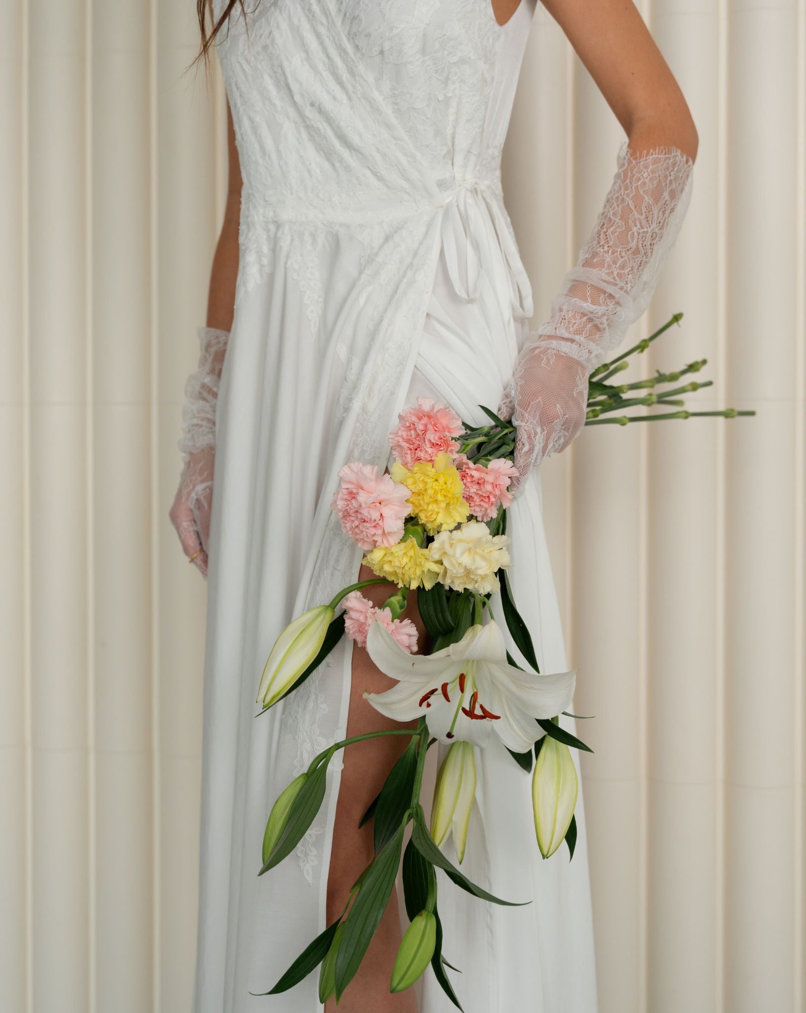 Close-up of maternity nightgown with floral lace and pastel bouquet – Kafemme