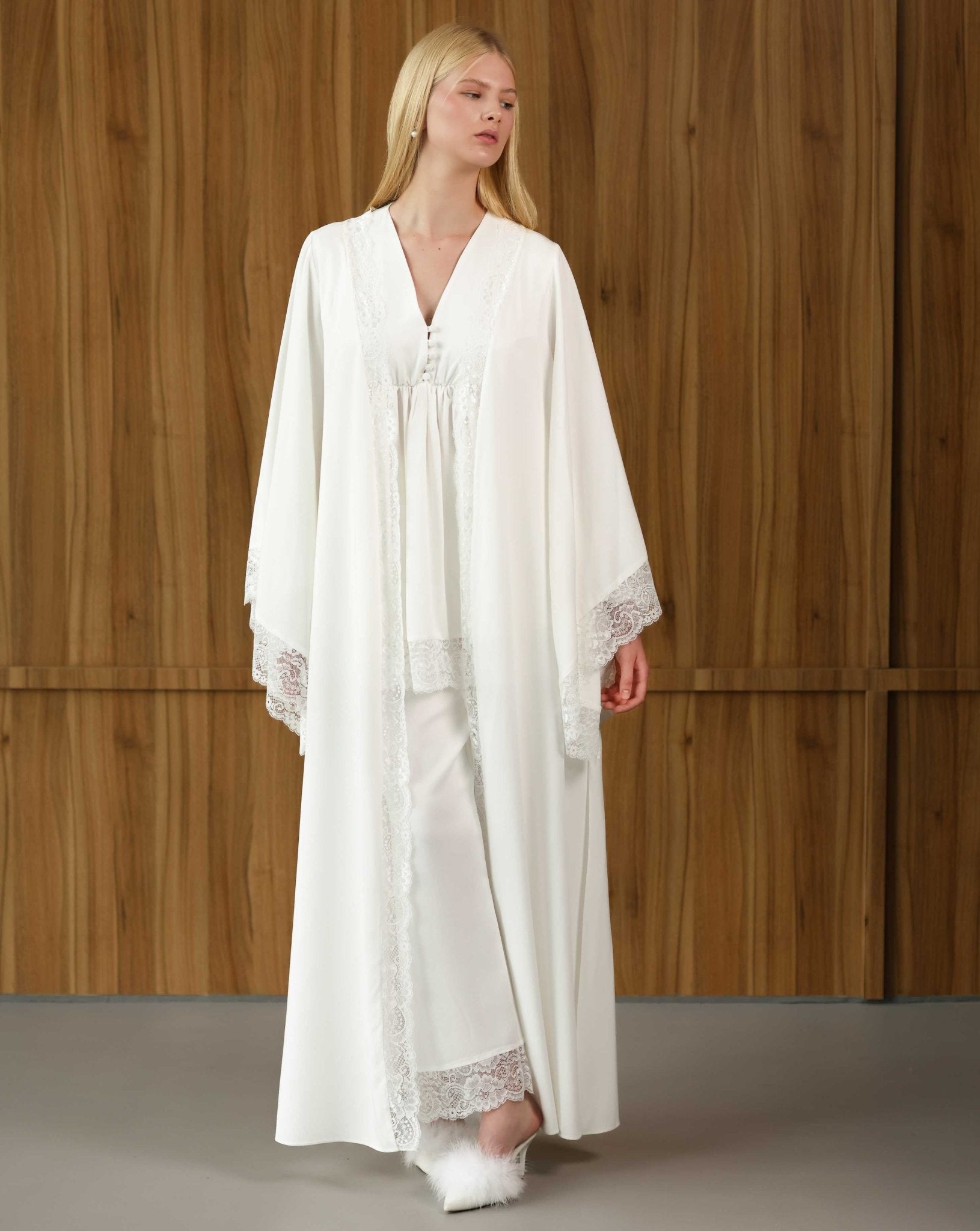 Front view of long lace-trimmed robe from cotton pajama set – Kafemme