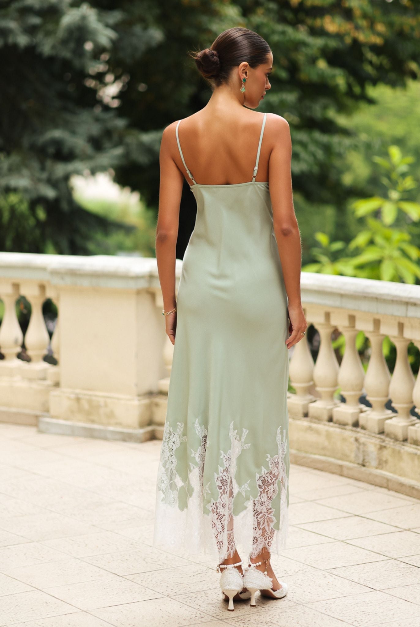 Rear view of the nightgown with adjustable shoulder straps, ensuring a perfect and reliable fit for any figure.