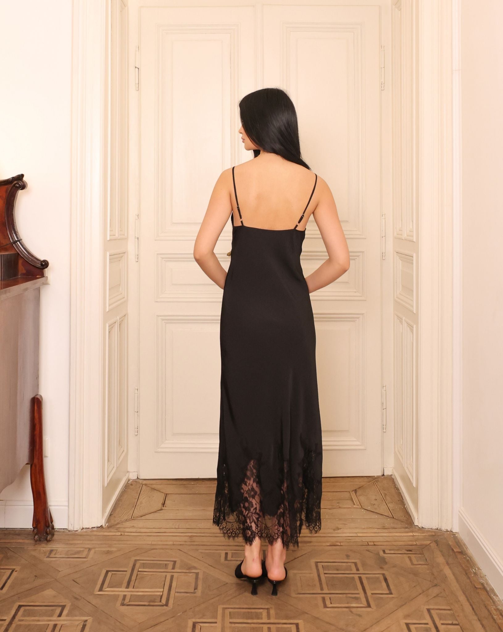 Rear view of the sleeveless nightgown, showcasing the smooth silhouette and thin, light fabric for home relaxation.