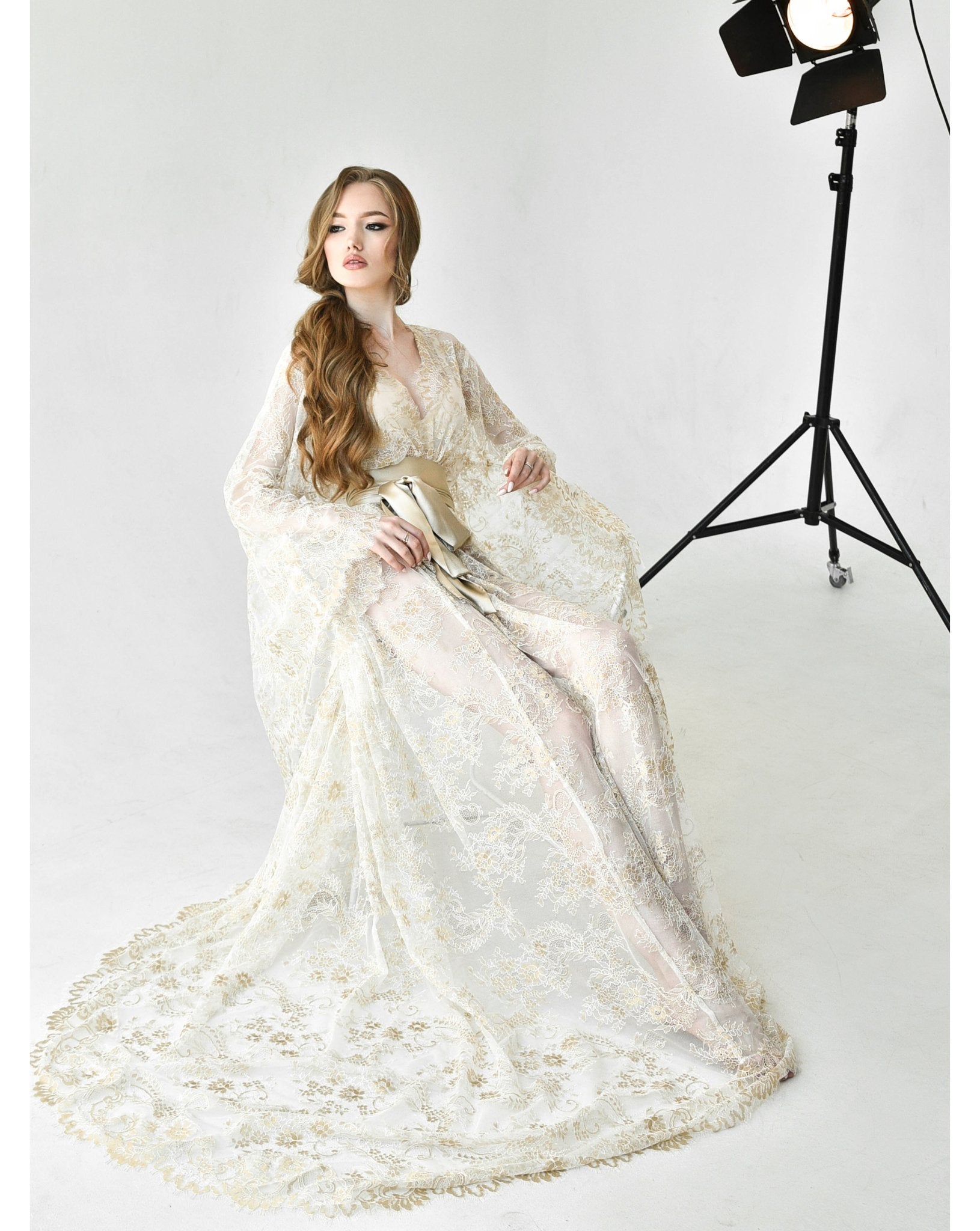Ivory lace bridal robe with dramatic train and scalloped hem – Kafemme