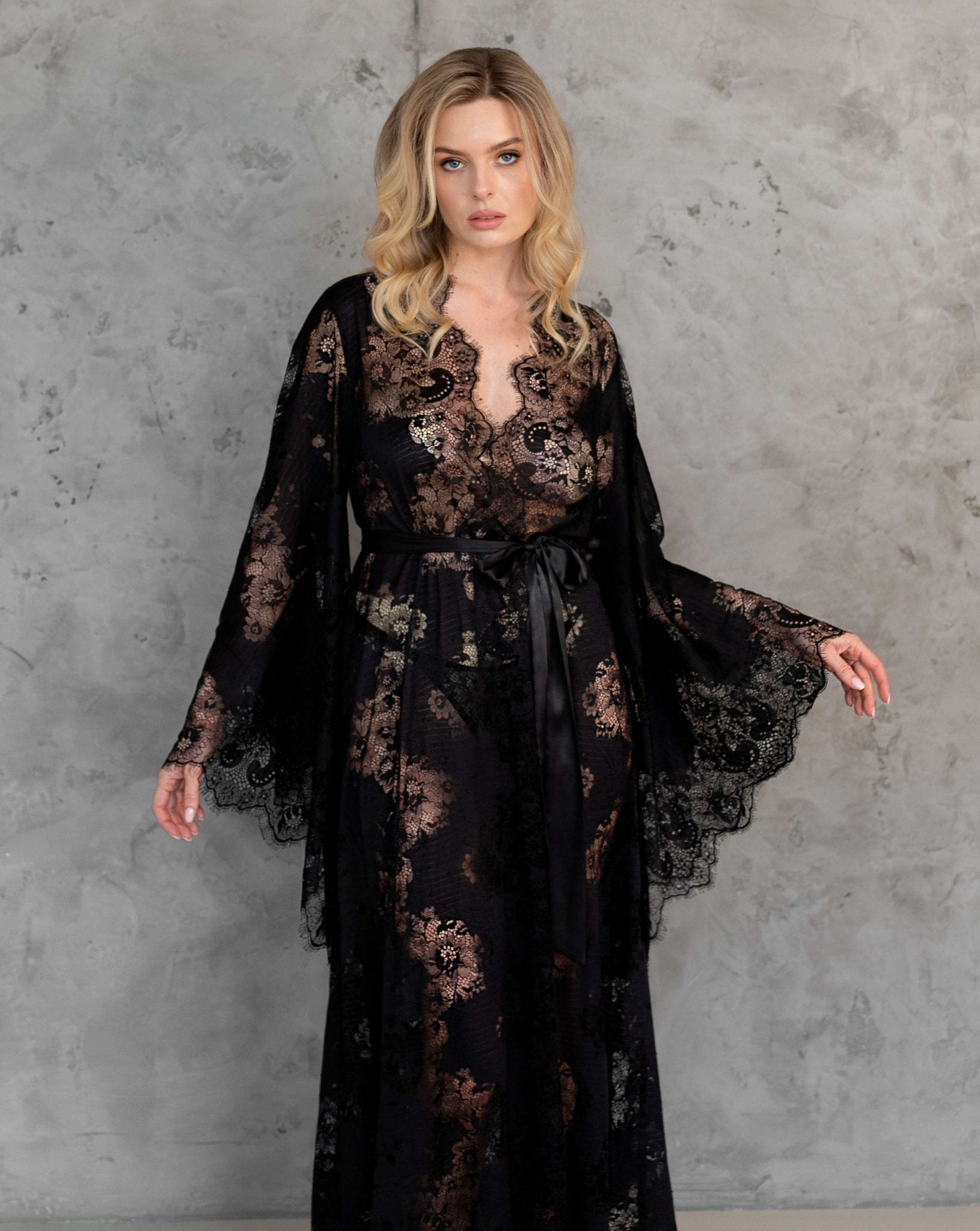 Woman in black lace robe, standing  – KÂfemme