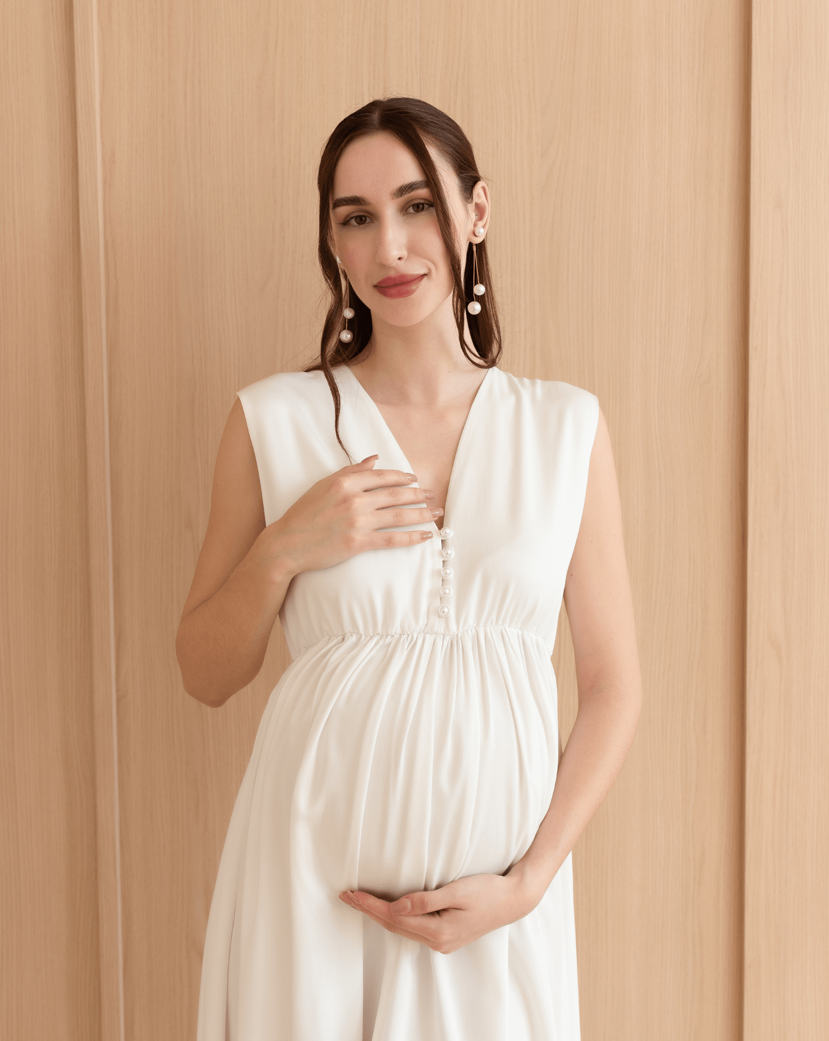 Kafemme maternity nightgown, hand resting on bump