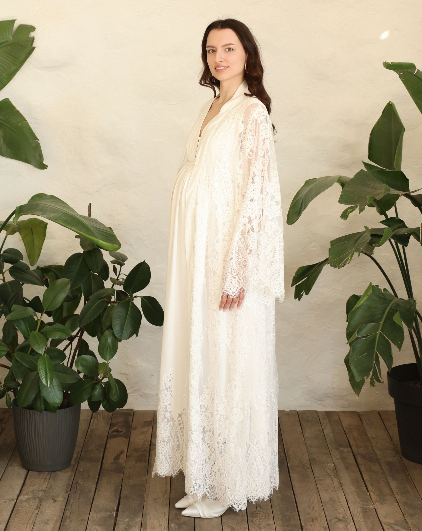 A full-height side shot of the ensemble, illustrating a soft, feminine aesthetic and sophisticated style.