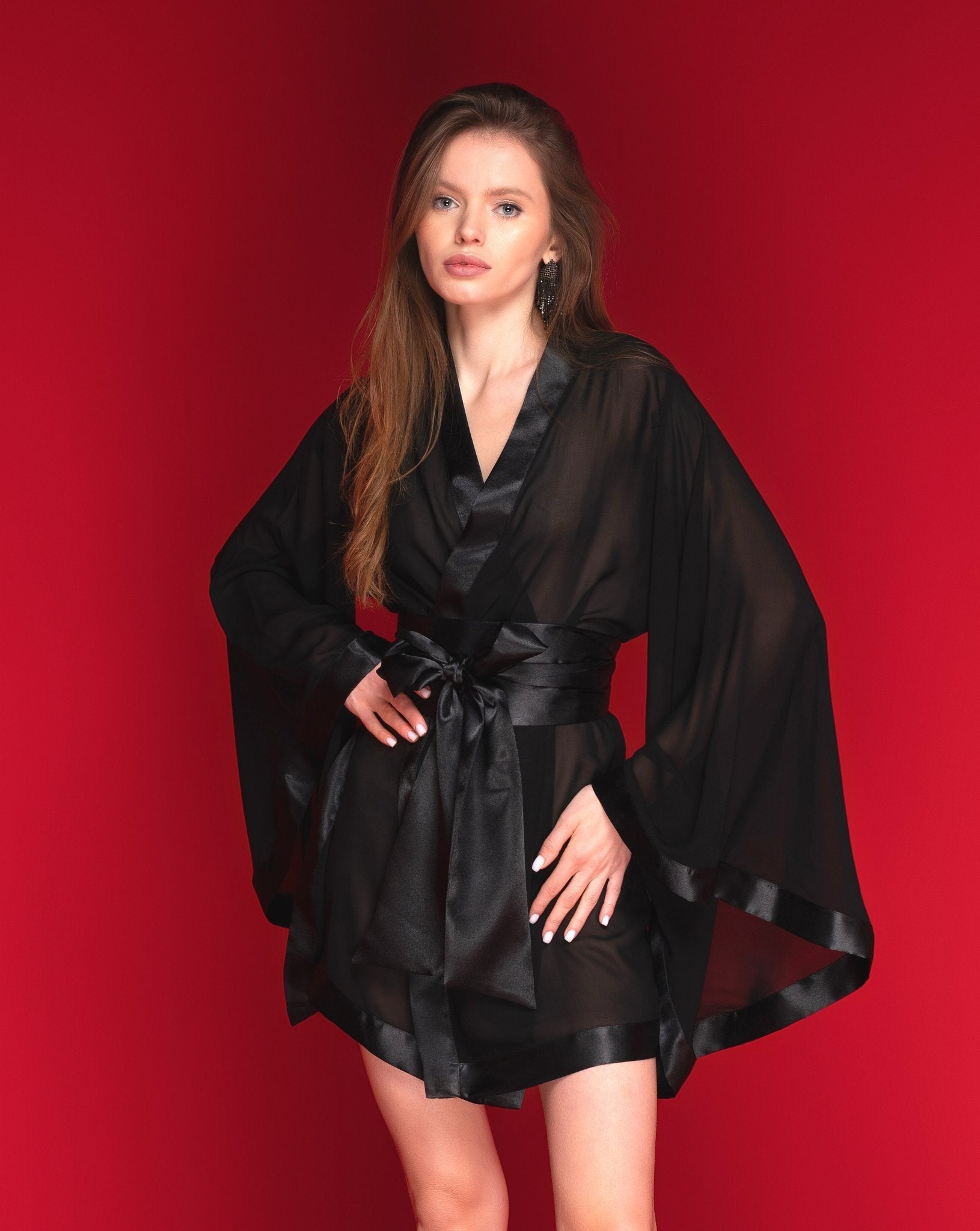 Satin-effect sheer black kimono robe with red accents – Kafemme