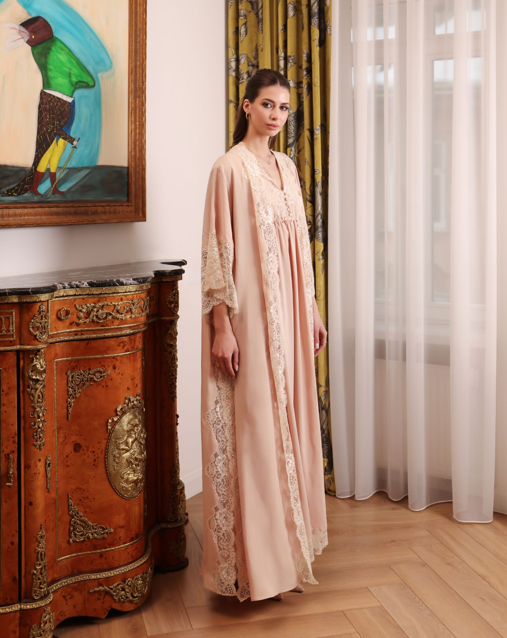 Side perspective of the complete set, designed to provide comfort and elegance during and after pregnancy.