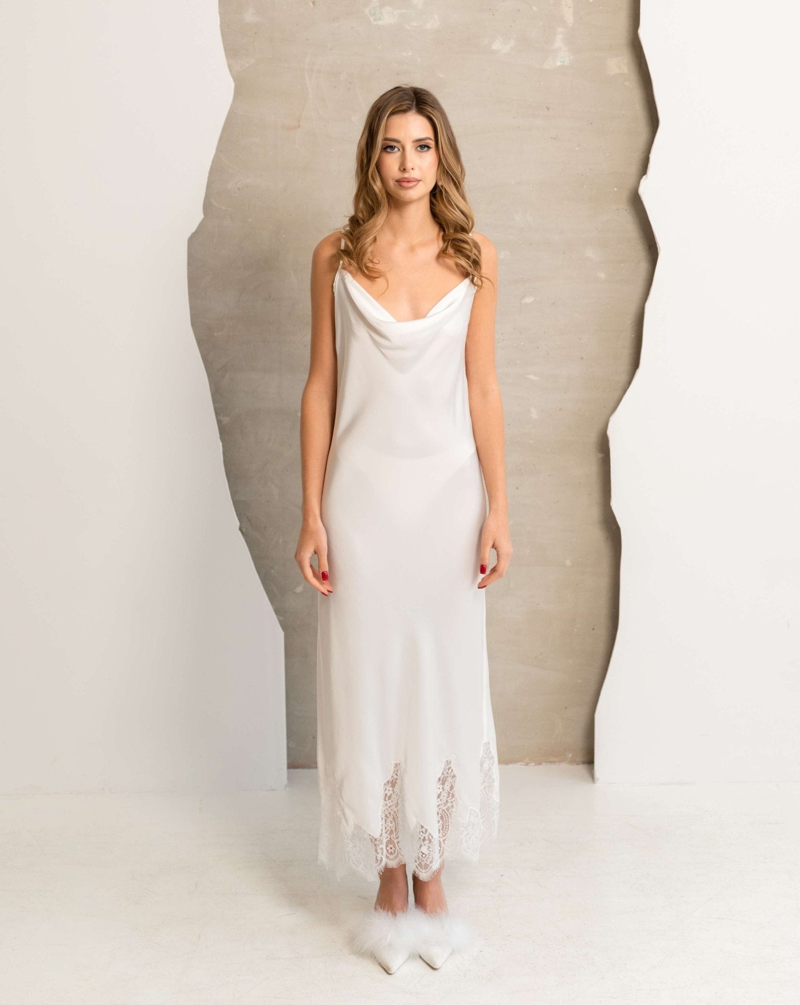 White sleeveless nightgown with lace trim – soft bridal sleepwear by Kafemme