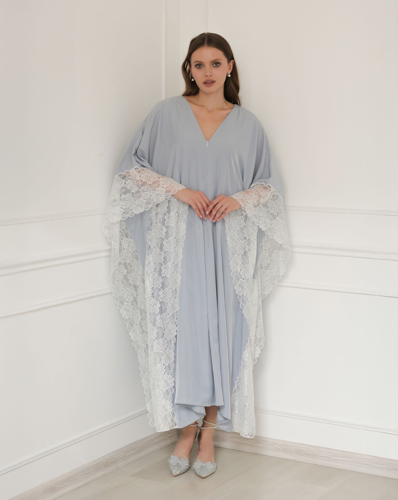 Light blue cotton kaftan with lace-trimmed sleeves and waist tie