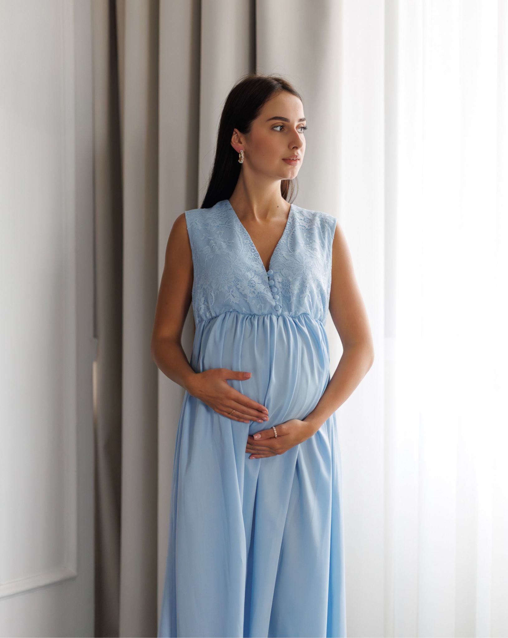 Side view of maternity nightgown in cotton-viscose blend with lace accents – Kafemme