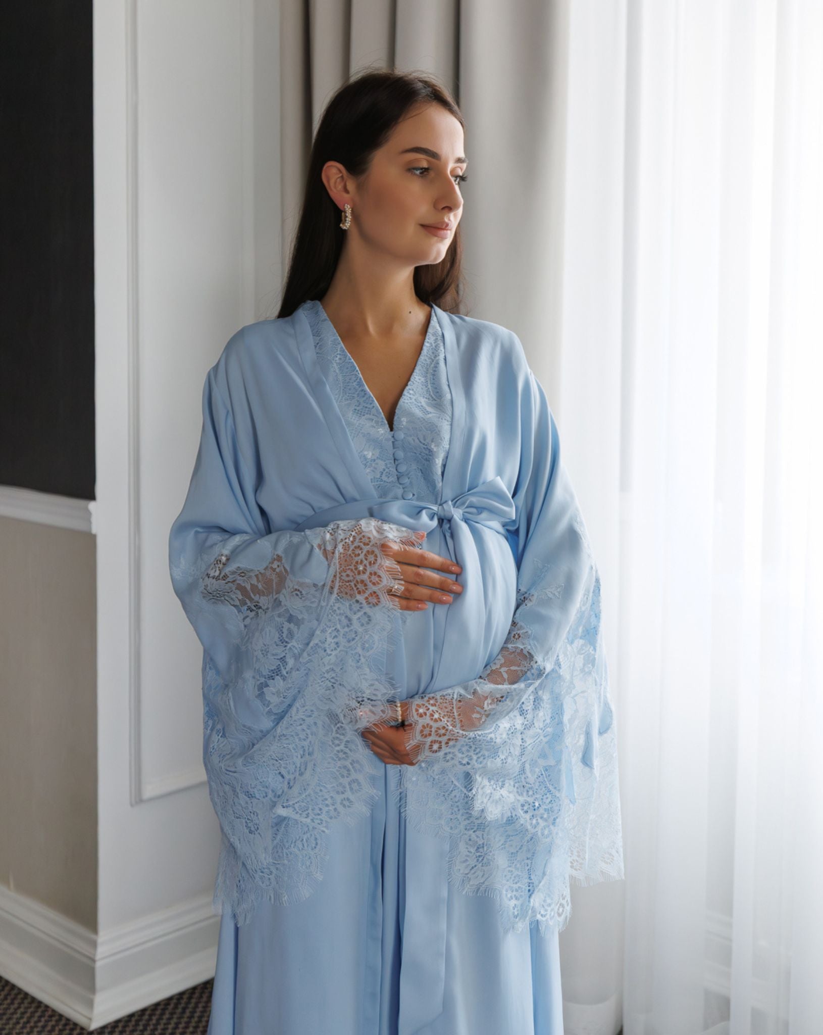 Maternity robe and nightgown set with soft lace detailing in pastel blue – Kafemme