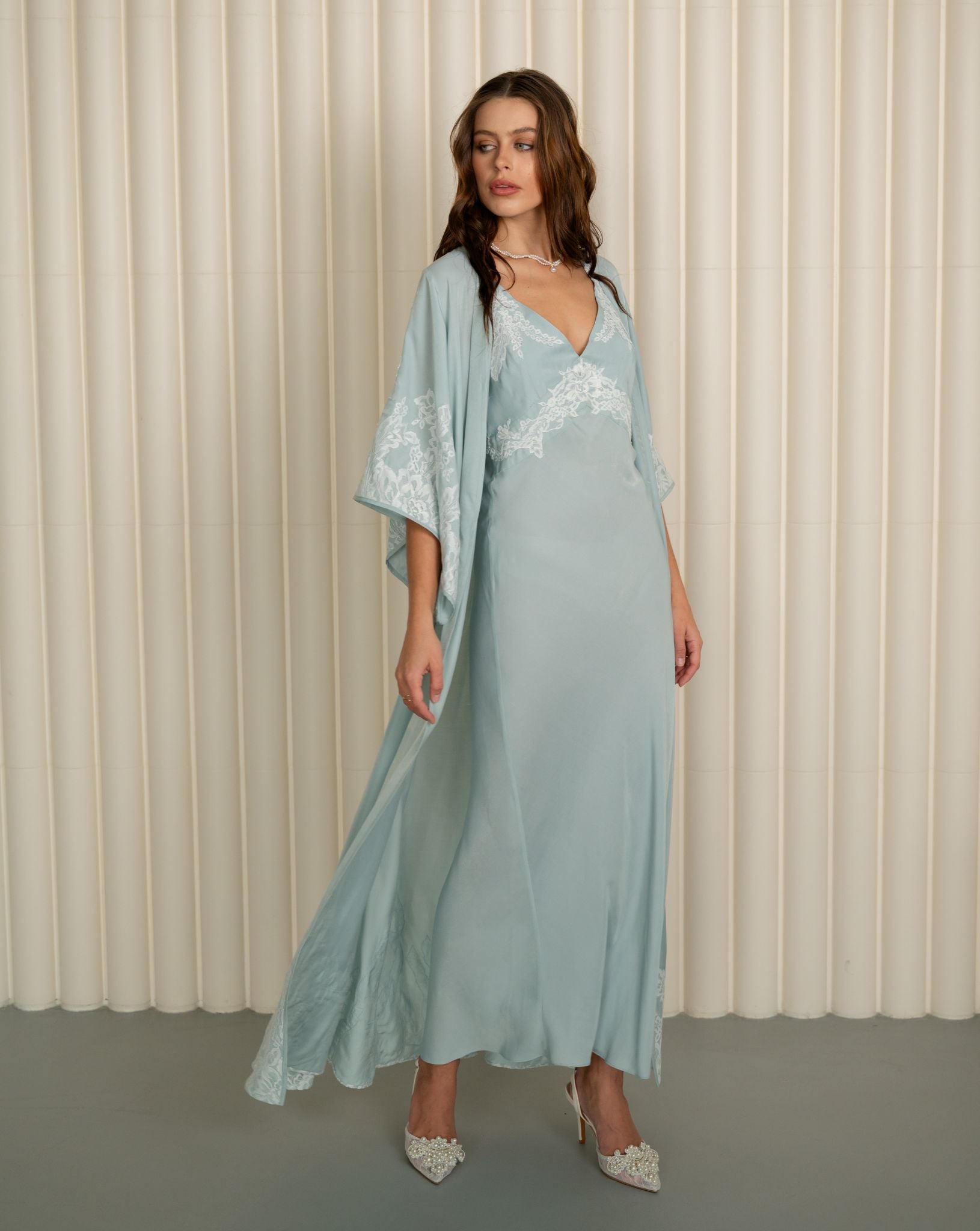 Kafemme light blue robe and nightdress set – relaxed pose