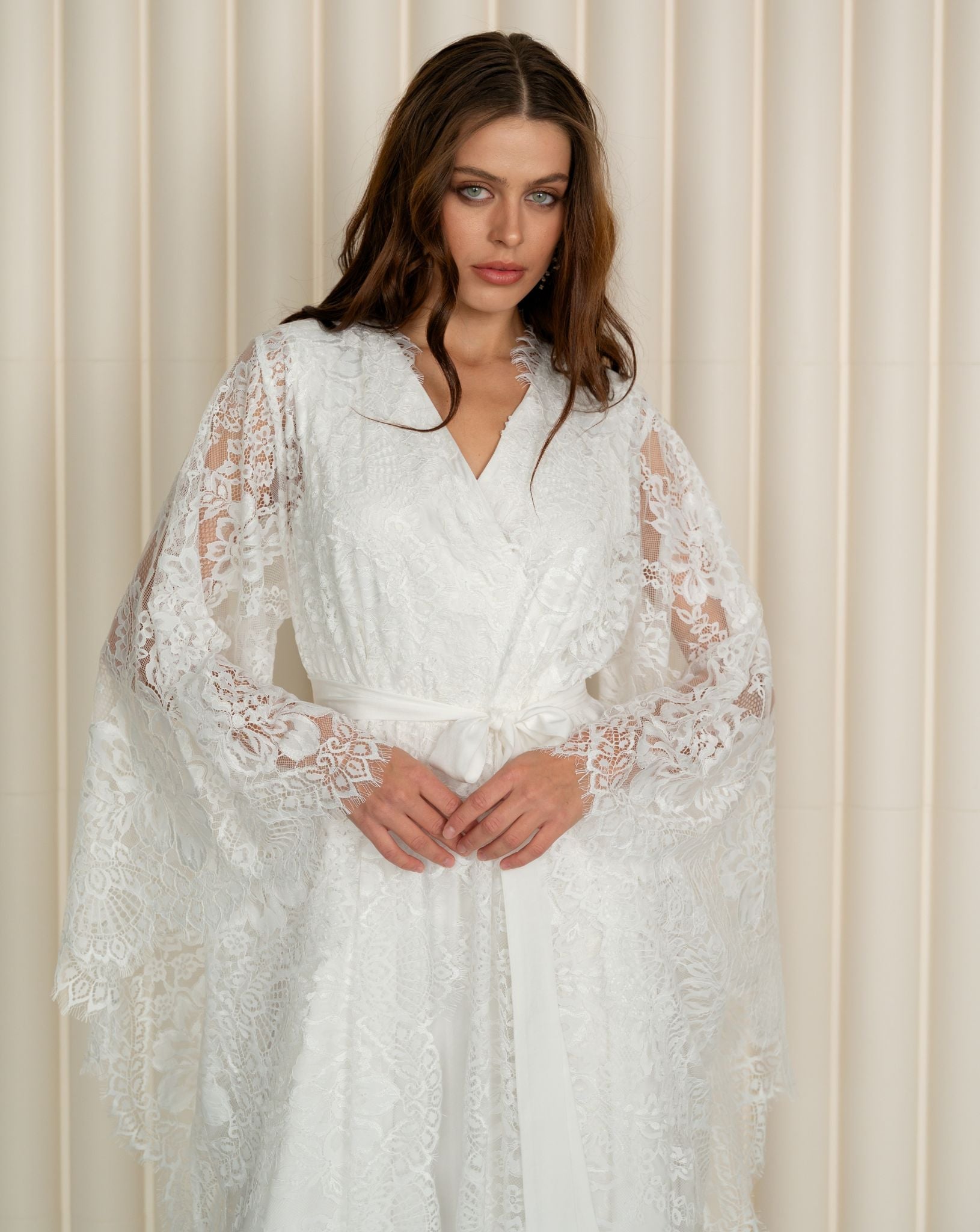 Lace maternity robe over viscose nightgown – close-up view by Kafemme