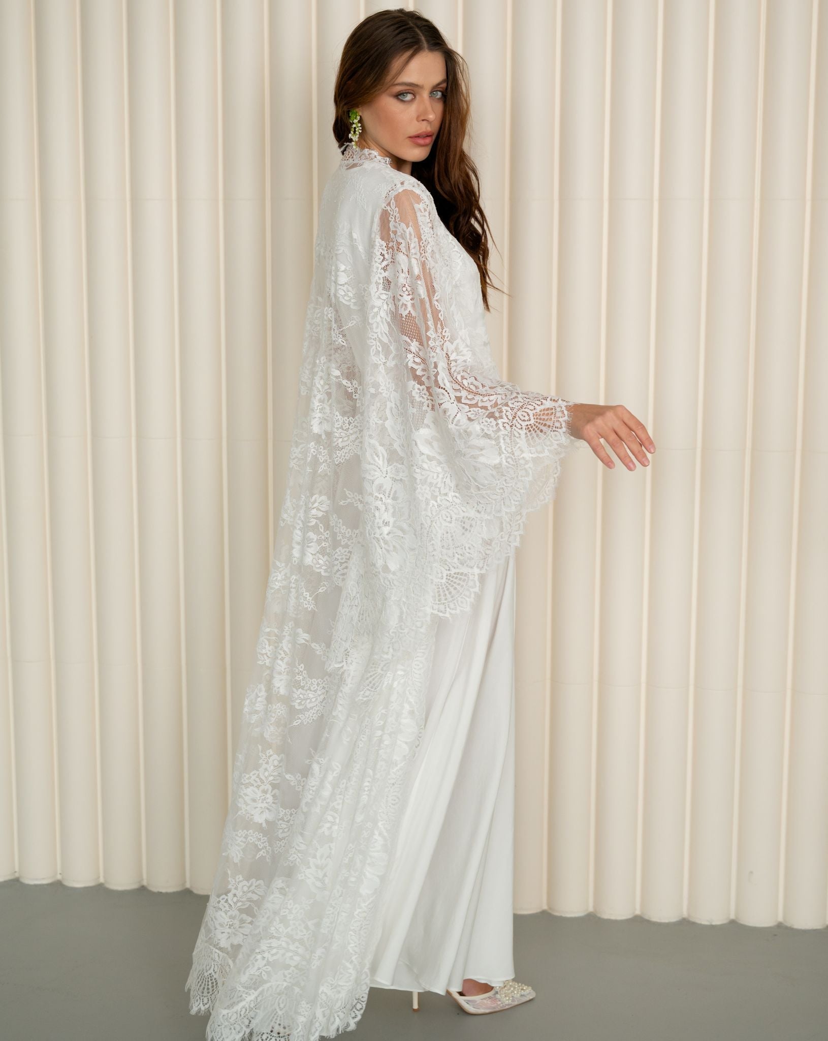 Side view of romantic lace robe with long sleeves – maternity nightwear by Kafemme