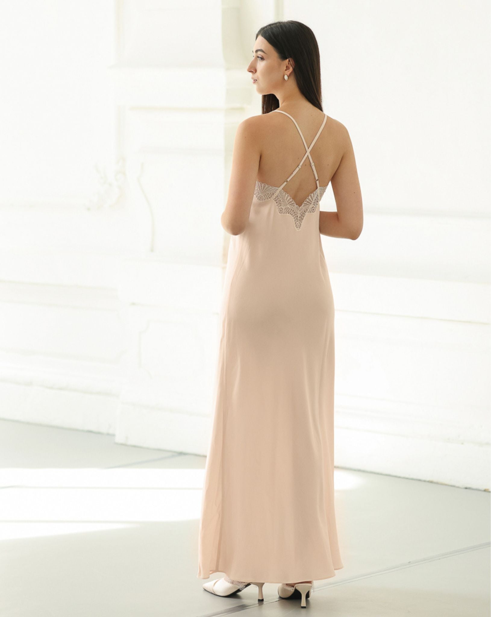 Rear view of the cotton-viscose nightgown, showcasing the refined elegance and smooth, high-quality fabric drape.