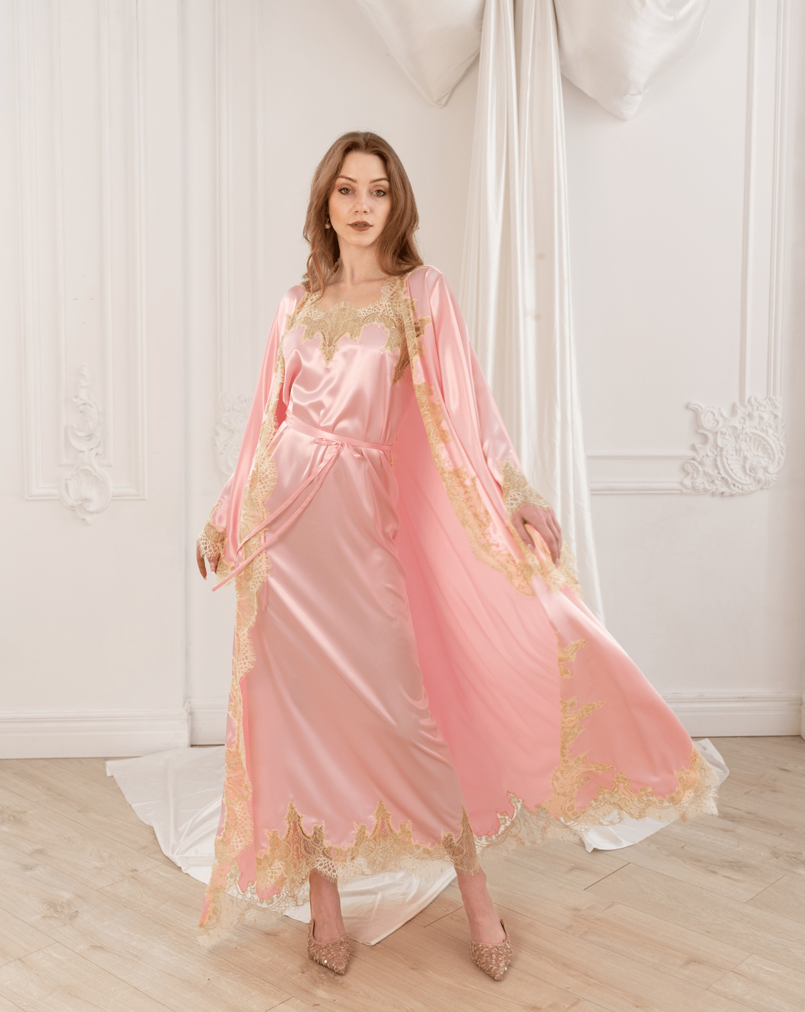 A dynamic shot of the Robe and Nightgown Set in motion, capturing the total lightness of the flowing fabric.