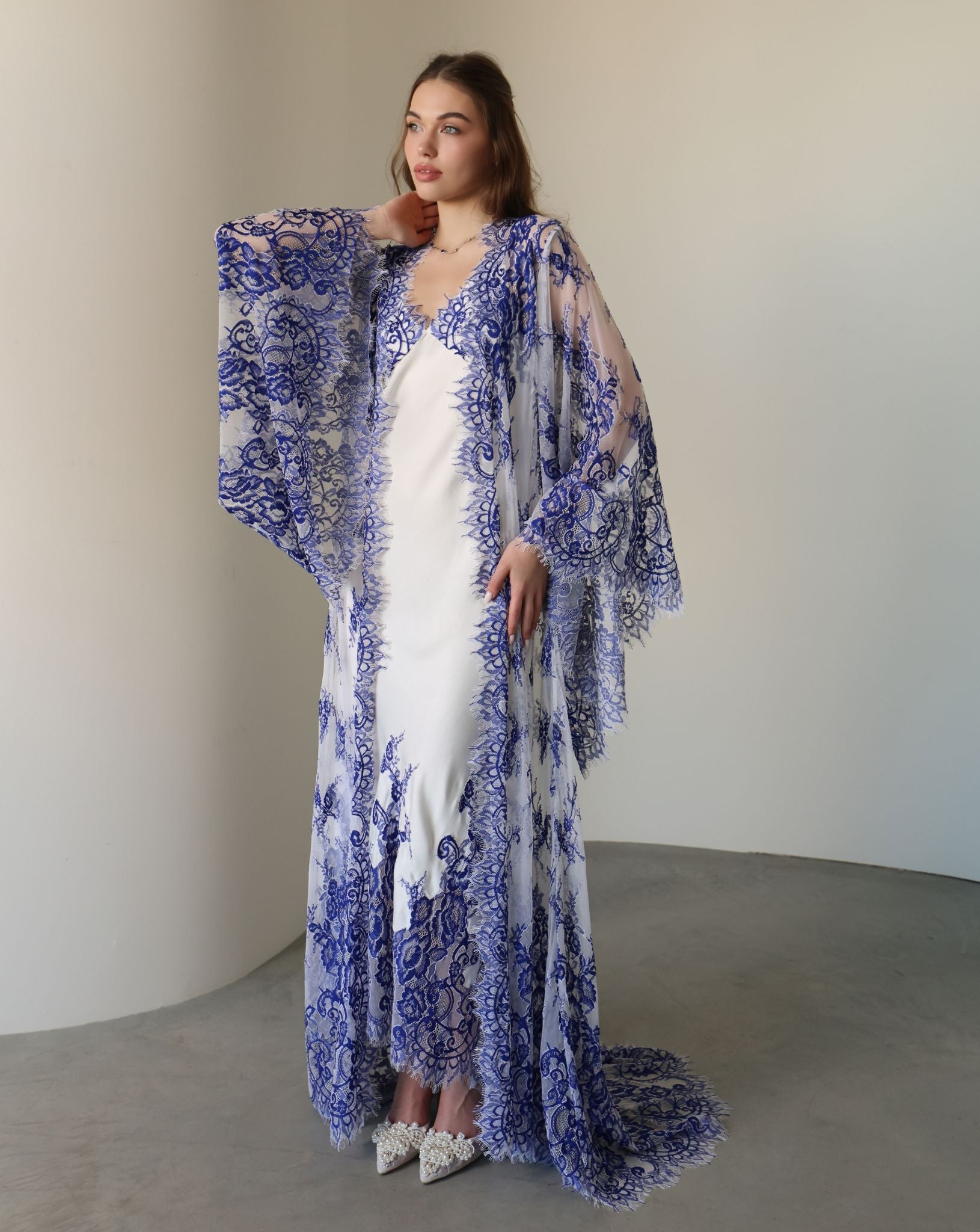 A full-length static shot of the Robe and Nightgown Set, emphasizing the refined style and total relaxation.
