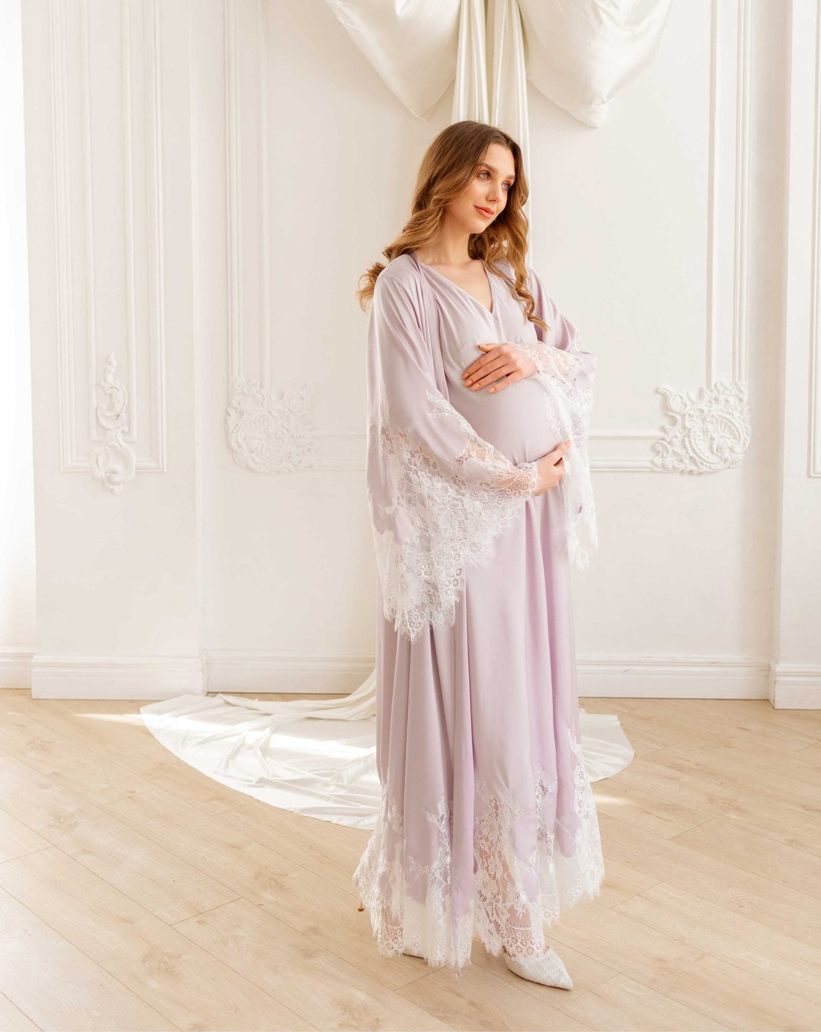 Lilac maternity nightgown with lace robe in standing pose – Kafemme