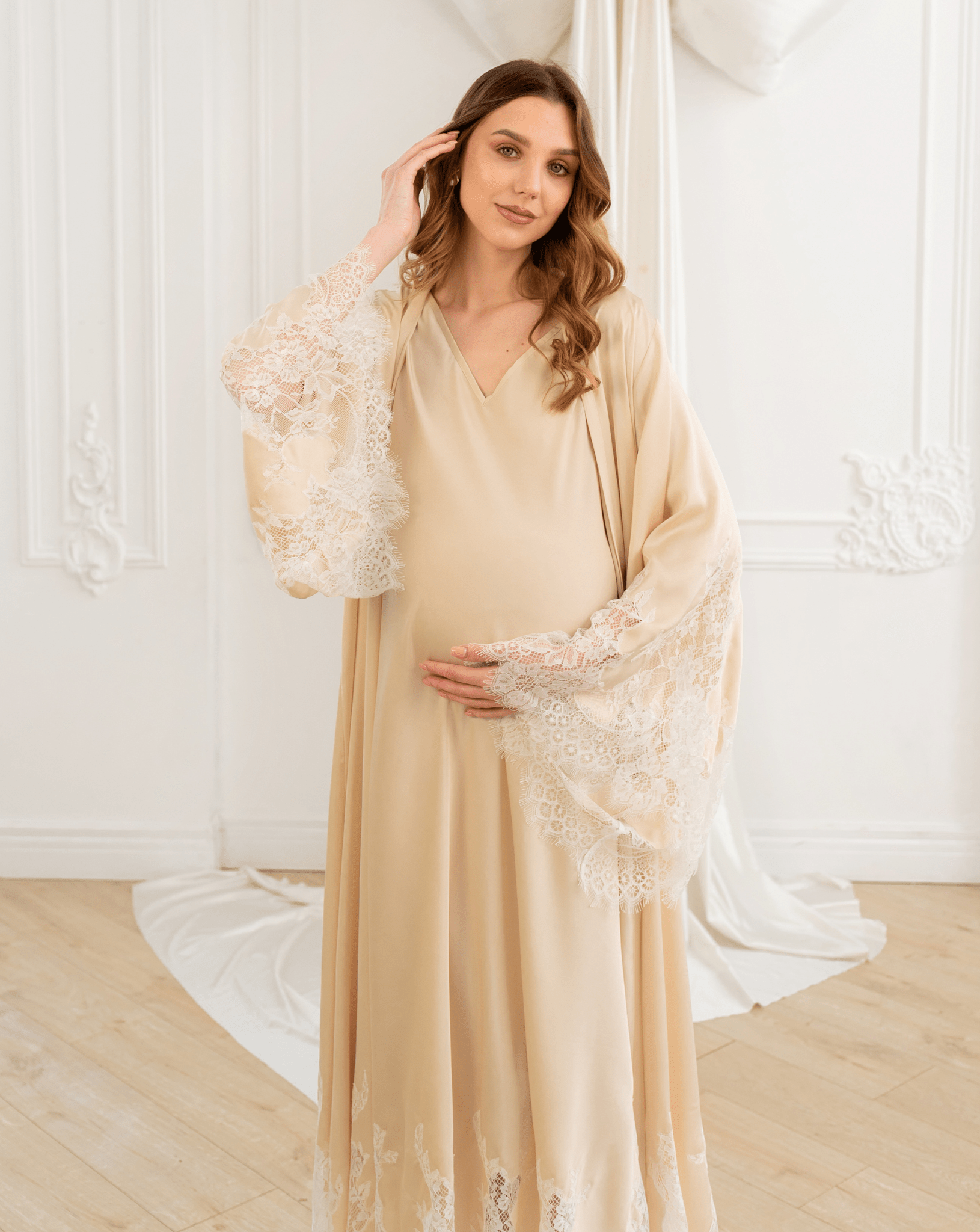 Vanilla maternity nightgown with robe and nursing-friendly design – Kafemme