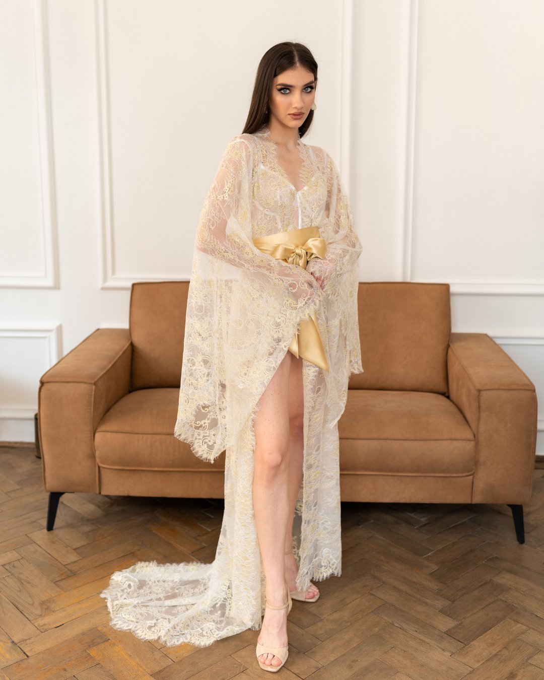 Model wearing ivory and champagne lace bridal robe with train – Kafemme