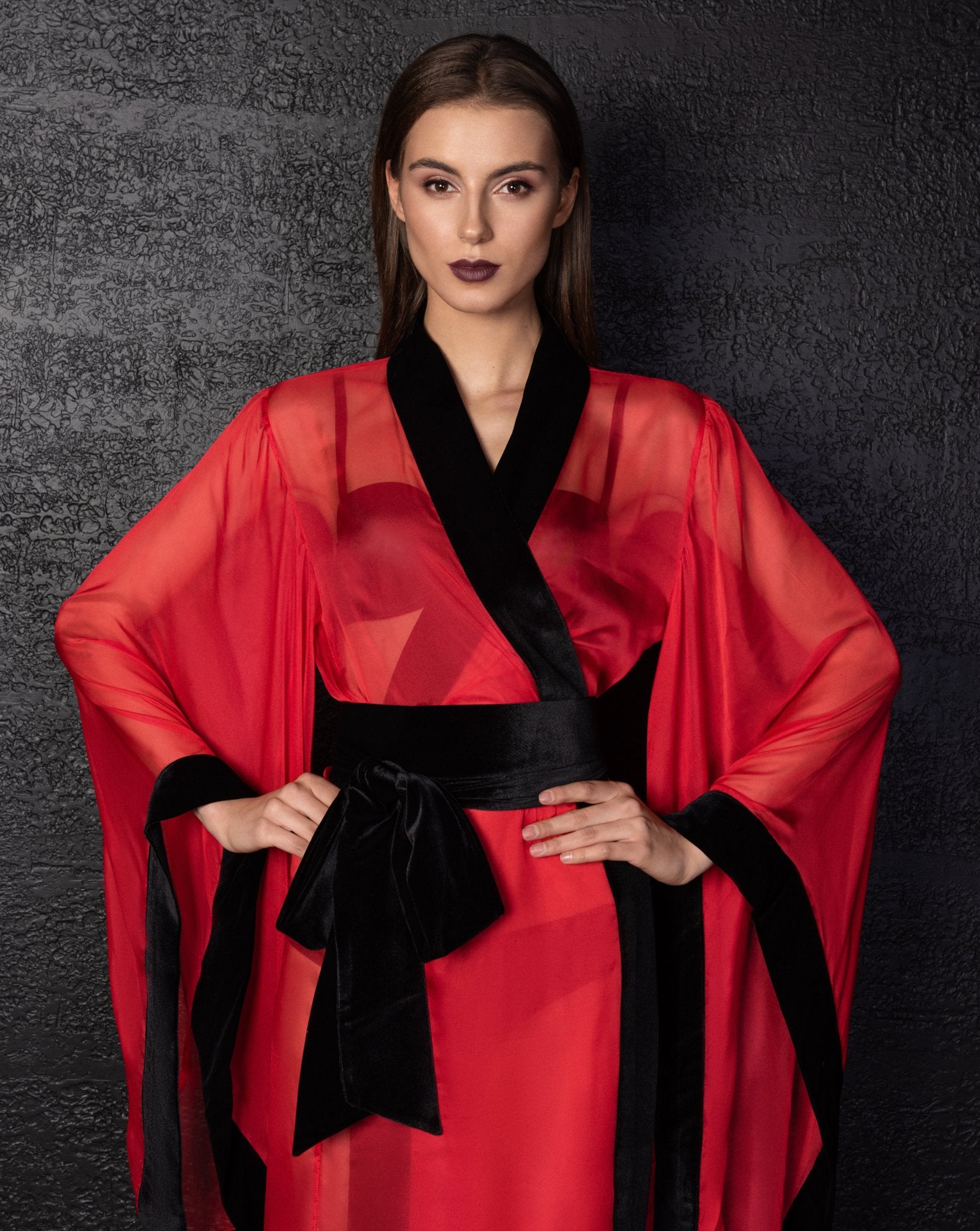 https://www.kafemme.com/cdn/shop/products/duo-sheer-red-and-black-kimono-778441.jpg?v=1697147084&width=1630